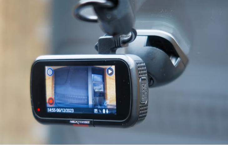 Auf welche Funktionen sollte ich bei einer kabellosen Dashcam achten?